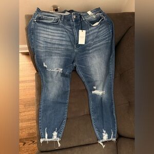 Judy Blue Distressed Skinny Jeans